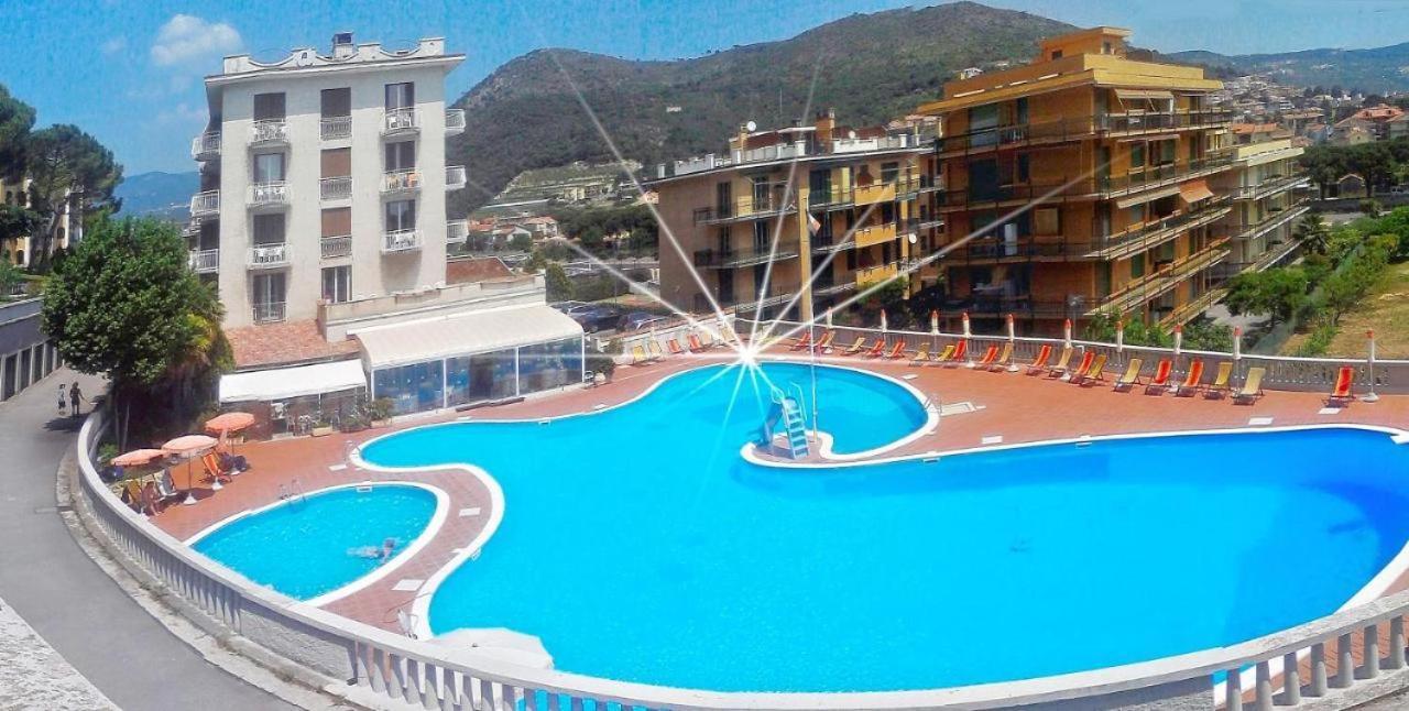 650 Metri Dal Mare - Wifi - Terrazzo - Piscina - A/C Apartment Pietra Ligure Exterior photo